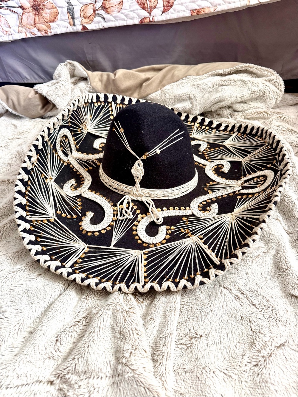 Vintage Pigalle XXXXX Especial Mexican Mariachi Sombrero Hat Black Gold 23"